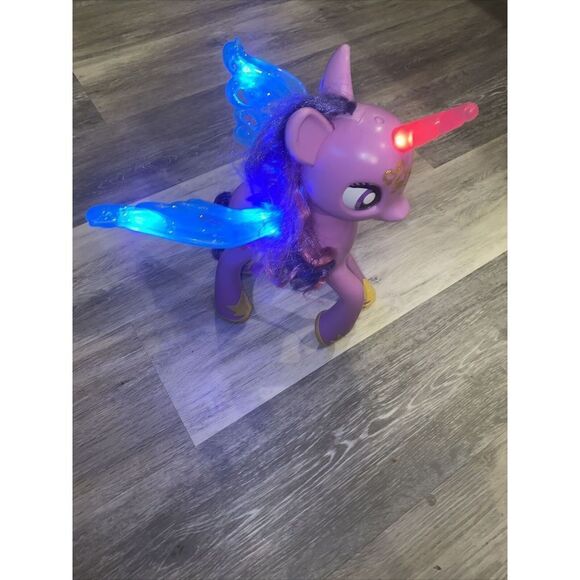 My Little Pony Twilight Sparkle - Talks, Sings & Moves - Picture 1 of 9